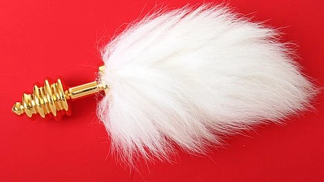 Изготовлен из медицинской стали с шикарными белым хвостом Размер длина 75 см диаметр 27 см