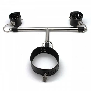 распорка с ошейником и наручниками